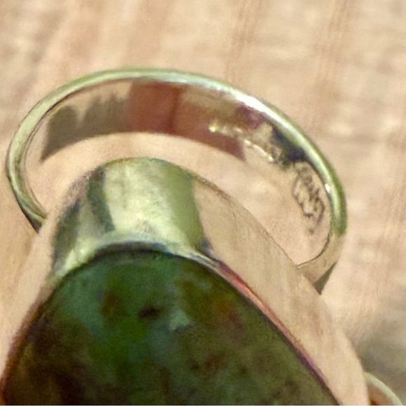Silver and Green Stone Ring - Picture 2 of 2